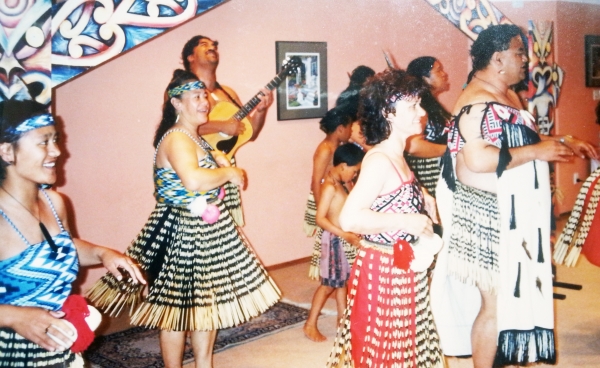 마오리족의 민속춤 공연 모습(필자 소장)
