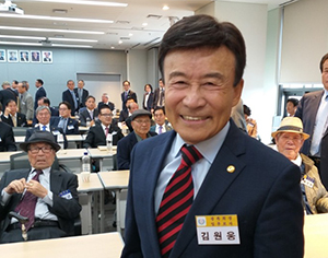 제21대 광복회 회장으로 당선된 김원웅 전 의원 (사진= 인터넷언론인연대 제공)