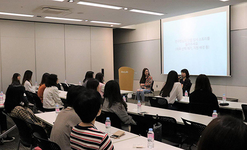 안랩이 견학 프로그램을 통해 서울여대생들과 함께 보안 프로그램, 악성코드 관련 다양한 이야기를 나누는 시간을 가졌다고 밝혔다 (사진= 안랩 제공)