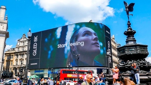 삼성전자가 영국 런던의 랜드마크 피카딜리 서커스 대형 옥외 전광판에 ‘QLED 8K’ TV 광고를 시작했다.(사진= 삼성전자 제공)