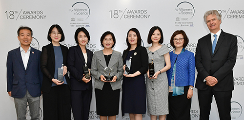 제 18회 한국 로레알-유네스코 여성과학자상 학술진흥상 수상자와 펠로십 수상자 및 관계자들 (사진= 로레알코리아 제공)