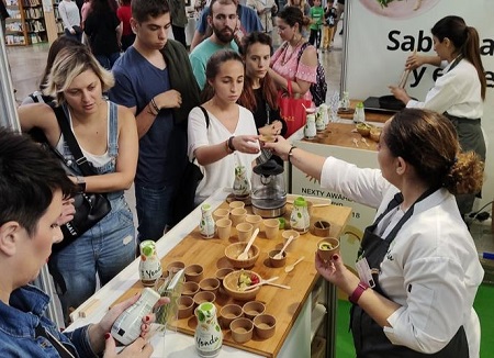 지난 5~6일(현지시간) 스페인 바르셀로나에서 열린 비건 전문 전시회 ‘베지 월드(Veggie world)’에 참가한 샘표는 콩발효의 깊고 풍부한 맛의 식물성 조미소재로 호평을 받았다. (사진=샘표 제공)