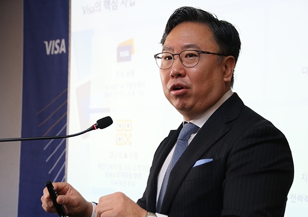 Visa Korea(비자코리아)는 13일 오전 서울 중구 플라자호텔에서 2020년 신년 기자간담회를 열고 빅데이터를 활용한 컨설팅 서비스를 확대한다고 밝혔다. (왼쪽부터) 비자 유창우 상무, 이주연 부사장, 패트릭 윤 사장 (사진= 김아름내)