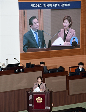 지난 21일 오현정 서울시의회 부위원장이 박원순 시장에게 코로나19 대응 방안 등의 정책을 제시했다 (사진= 서울시의회)