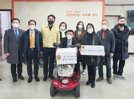 한국다선예술인협회가 장애인단체에 코로나19 예방 마스크와 손소독제를 전달했다. (사진= 한국다선예술인협회)