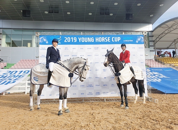2019년도 YOUNG HORSE CUP 우승 선수와 말 (사진= 한국마사회)