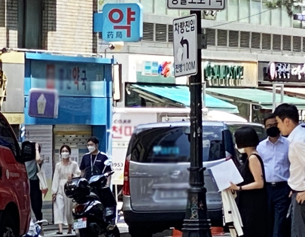 서울시청 인근 마스크를 쓴 직장인들 모습 (사진= 김아름내)