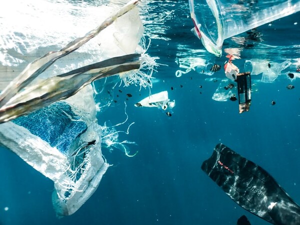 플라스틱에 오염된 해양 (사진=언스플래시) 