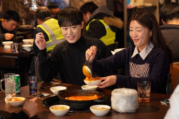 BBQ치킨_제너시스BBQ 그룹의 정통 닭요리 전문 브랜드 ‘닭익는 마을’이 소비자들의 요청에 응답하는 신메뉴 4종 출시